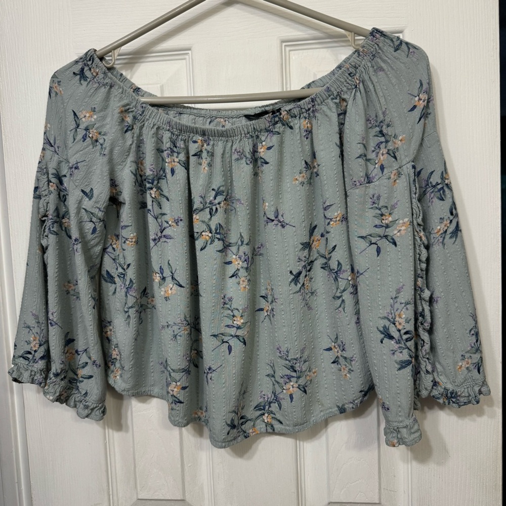 💜3/$15 American Eagle off shoulder cropped top